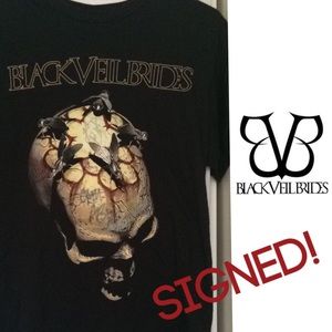 SIGNED BLACK VEIL BRIDES T SHIRT