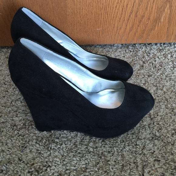 Black Wedges