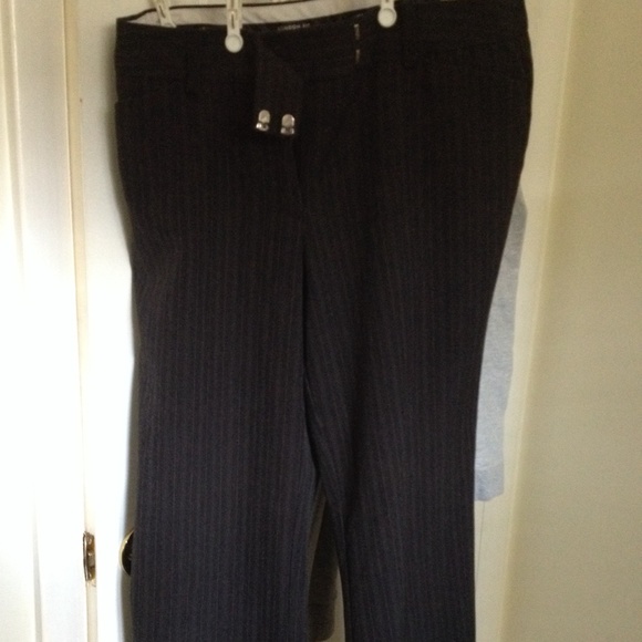 Black pants with white pinstripe. Size 8 - Picture 1 of 4
