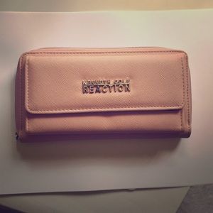 👛 MUST GO!! Kenneth Cole Reaction Wallet 👛