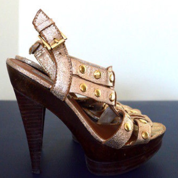 Sold—STEVE MADDEN GOLD LEATHER PLATFORM SANDALS