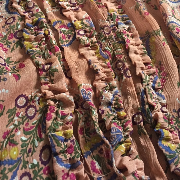 Patterned blouse! - Picture 2 of 3