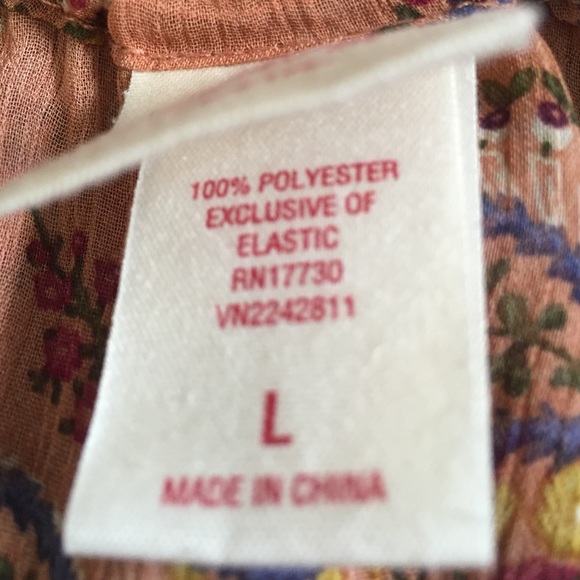 Patterned blouse! - Picture 3 of 3