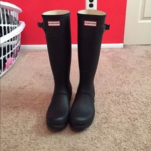 black matte hunter boots