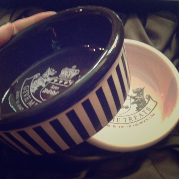 🐩🐶Juicy couture doggy bowls❤️!!