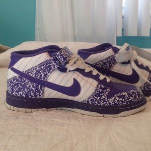 Barely worn purple nike sneakers