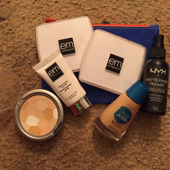 MAKEUP - Picture 2 of 4