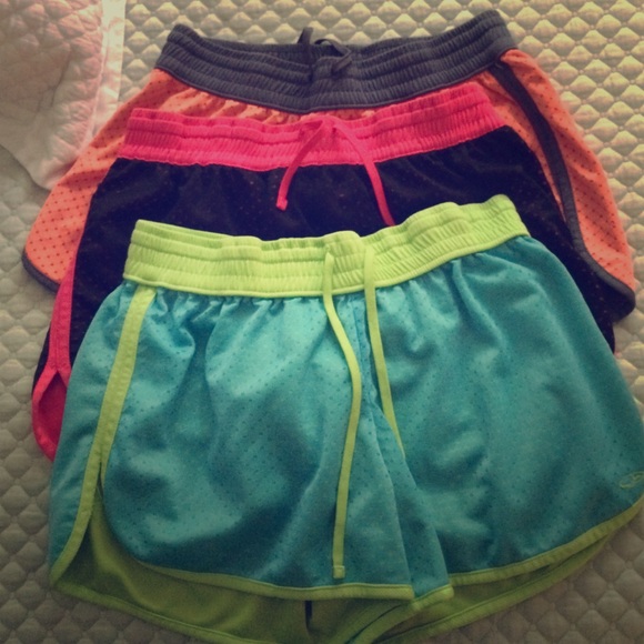 ADORABLE RUNNING SHORTS - Picture 1 of 1