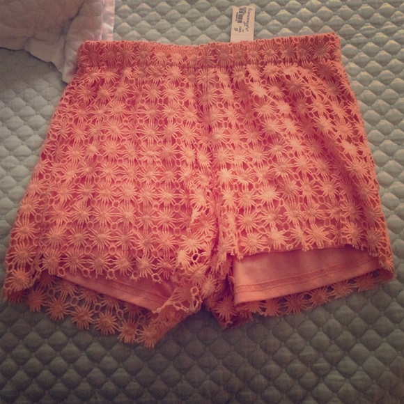 BRAND NEW FLORAL SHORTS - Picture 1 of 1
