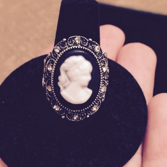 Ring - Picture 2 of 4