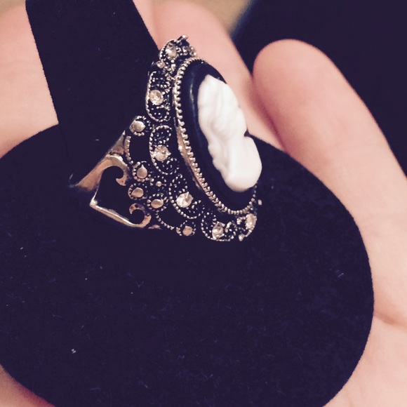 Ring - Picture 3 of 4