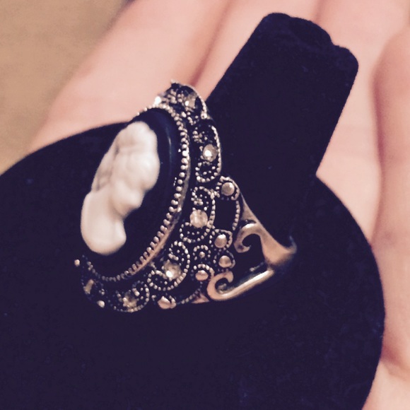 Ring - Picture 4 of 4