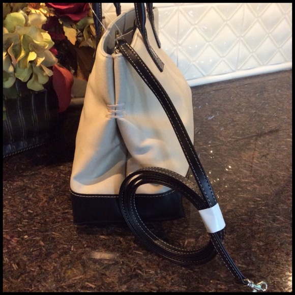 πΊHOST PICKπΊNine West Handbag - Picture 2 of 4