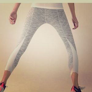 BNWT Lululemon SE WAFS sz4 wunder under crops !