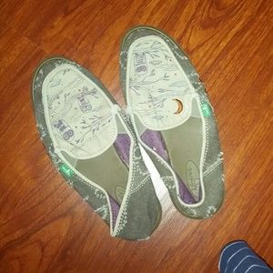 Sanuk shoes