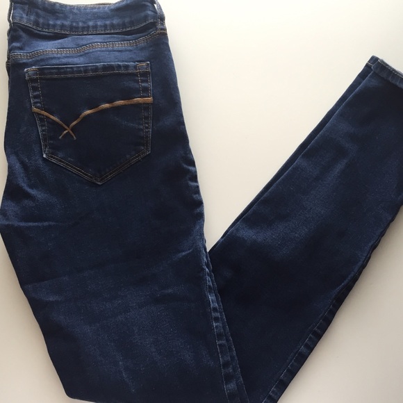 Bullhead dark wash skinnys