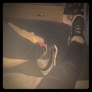 Black and grey jordans💋 boys size but fits women