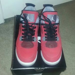 Jordan 4s
