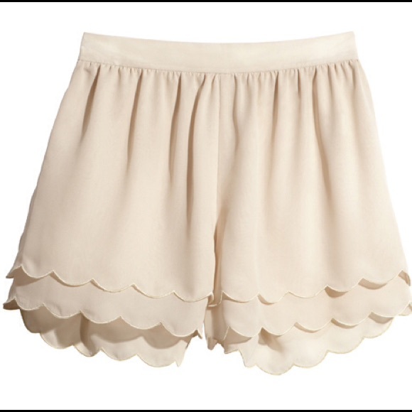 H&M Scalloped shorts