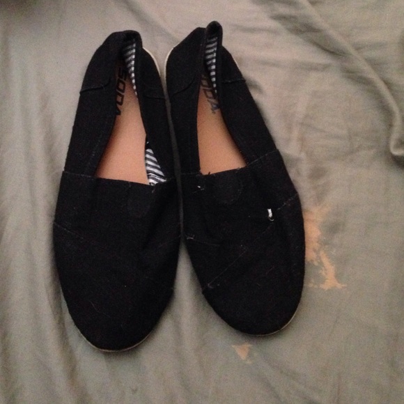 Black toms