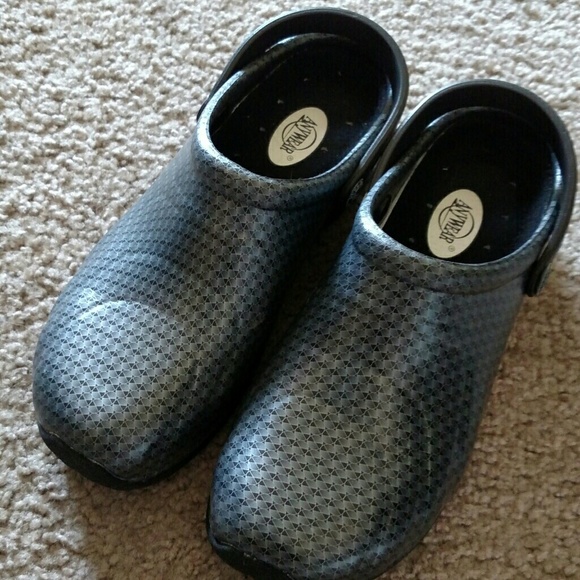 Nursing/medical field shoes