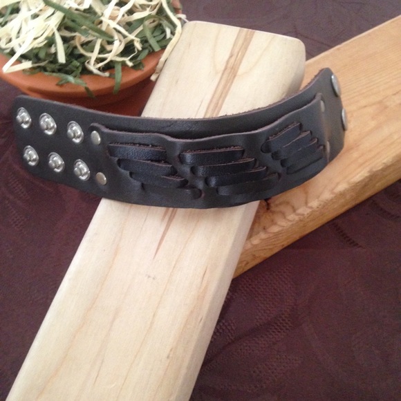 Leather Cuff with snap closure - Picture 3 of 3