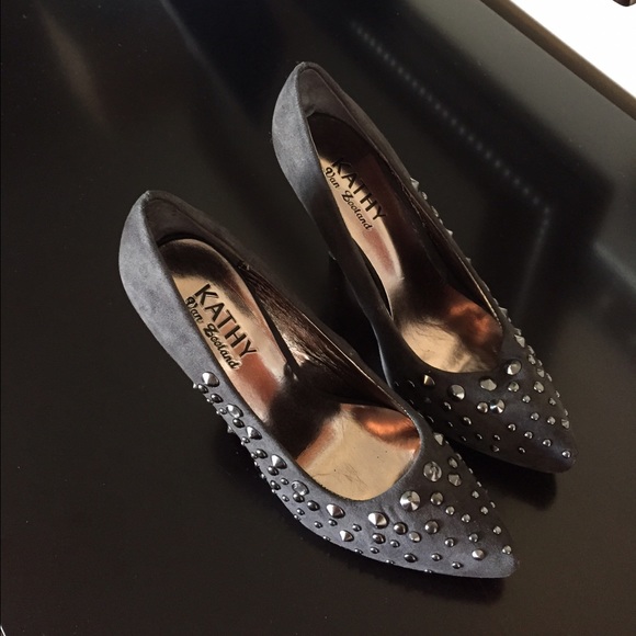Gray decorative pumps - Picture 3 of 4