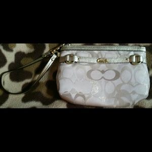 Coach signiture beige wristlet