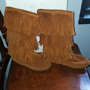 Minnetonka moccasin boots