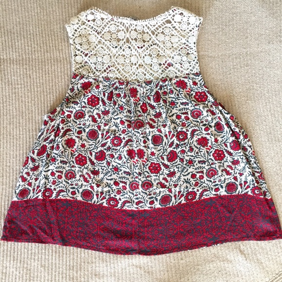 Red Floral Gauzy Crochet Tank - Picture 3 of 3