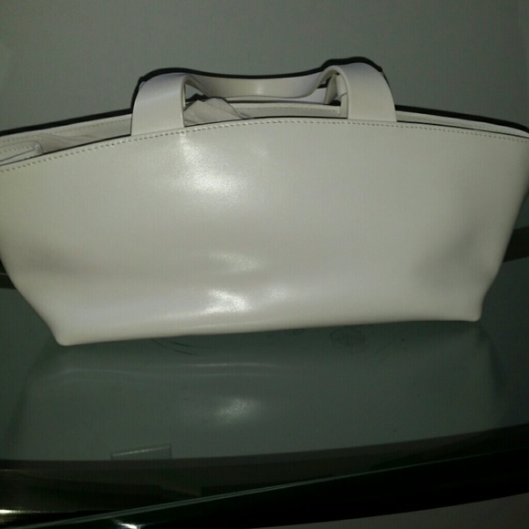 Handbag - Picture 2 of 3