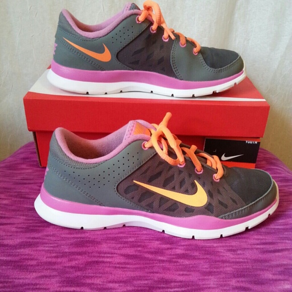 Nike - Picture 4 of 4