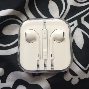 Apple earphones