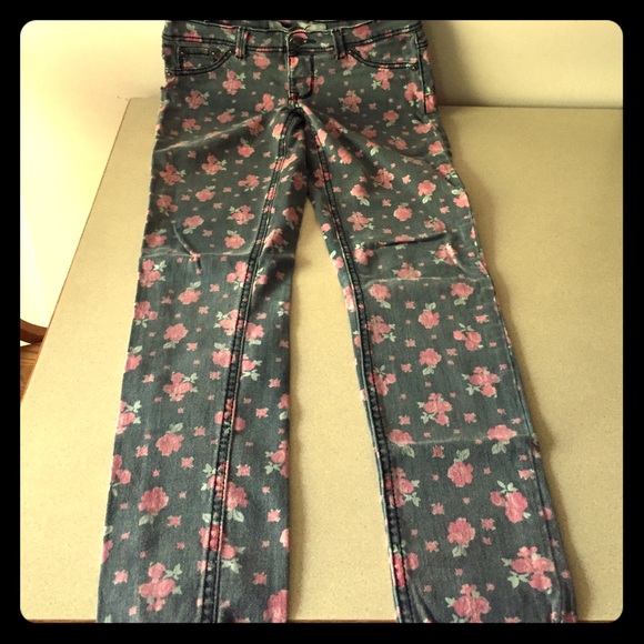 Flower pattern denim pants