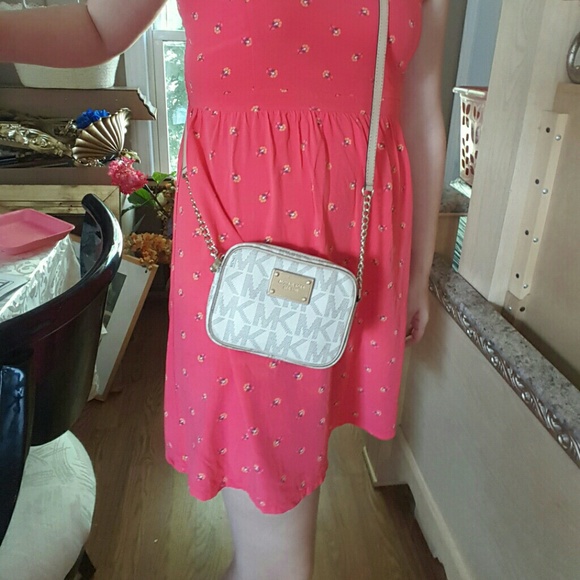 Michael kors white small cross body - Picture 1 of 4