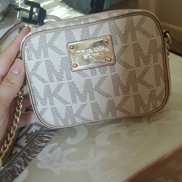Michael kors white small cross body - Picture 2 of 4