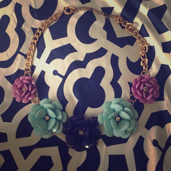 🌸 Flower Statement Necklace 🌸
