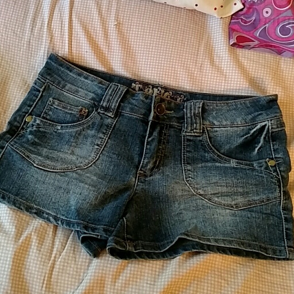 Truce Pants - ❎GIFTED❎💙 Truce Distressed Dark Denim Shorts 💙