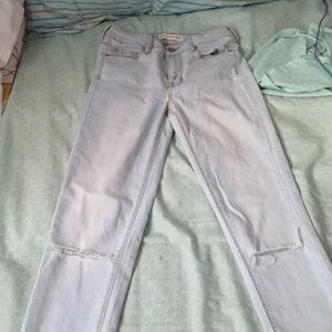 Bullhead ripped light jeans