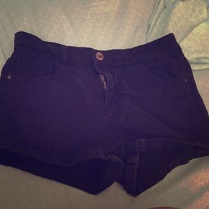 Black refuge shorts