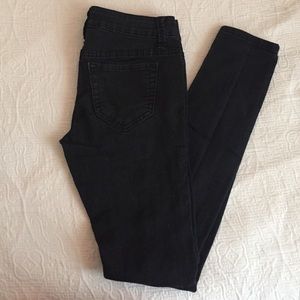 Perfect Black Distressed Jeans✨⚫️