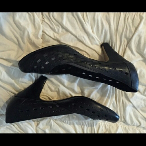 Seychelles Black Leather Pumps