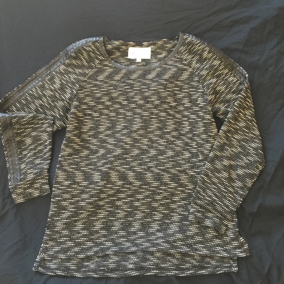 Vince Camuto light sweater /faux leather trim