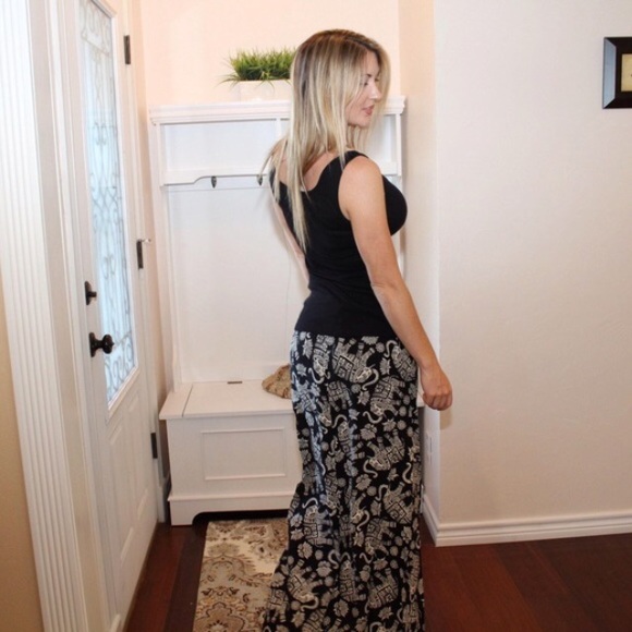 π Boho Elephant Batik Print Maxi Skirt with Slits - Picture 3 of 4