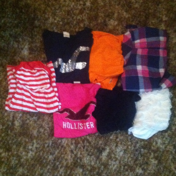 Hollister bundle!! Sizes differ