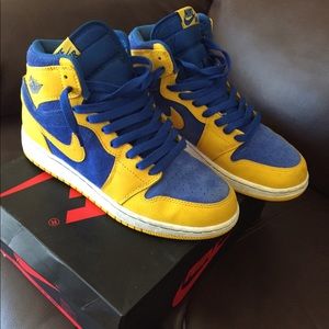 Air Jordan lanes 1s