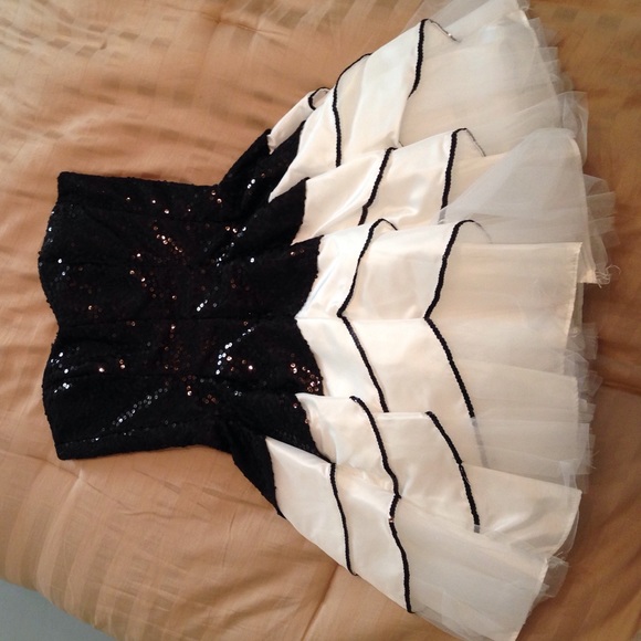 Homecoming dress Black and white
