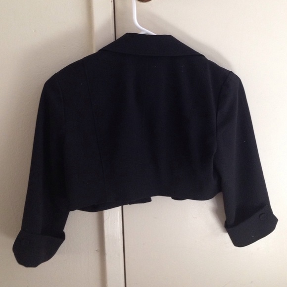Cropped Black Blazer - Picture 2 of 3