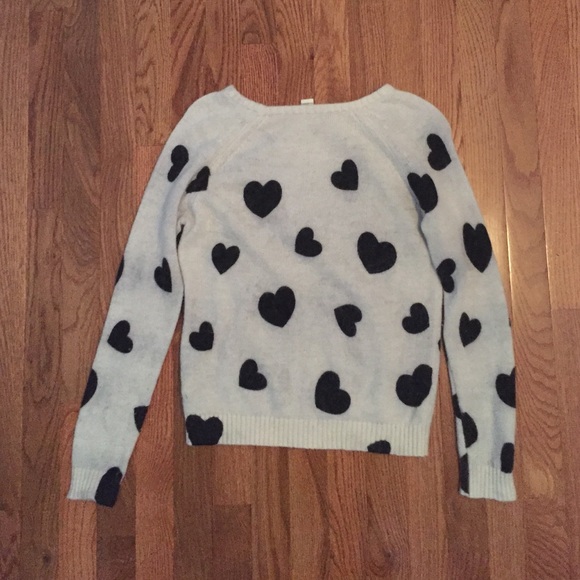 White and black heart sweater - Picture 3 of 4