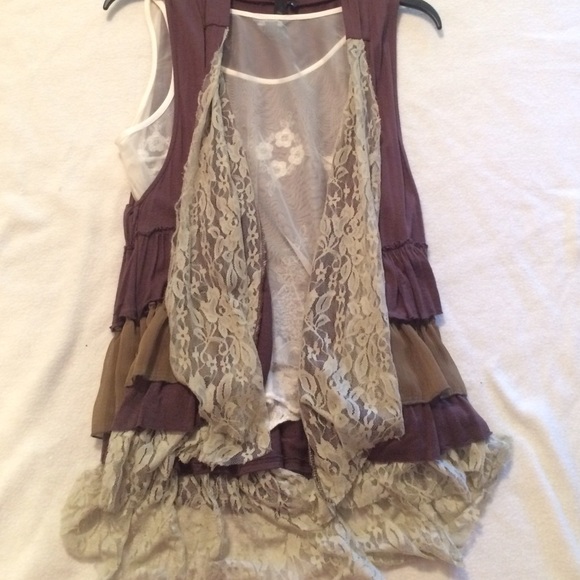 ❗️SALE❗️Beautiful vest! - Picture 2 of 3